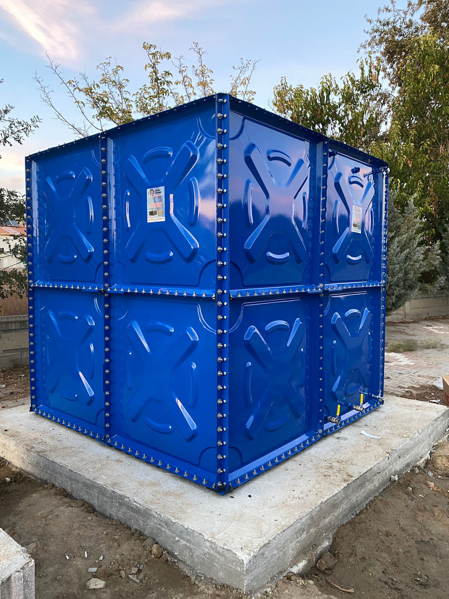 Kaplamalı modüler su deposu